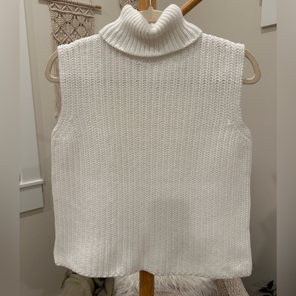 Lord & Taylor Ivory Sleeveless Turtleneck Sweater Size L